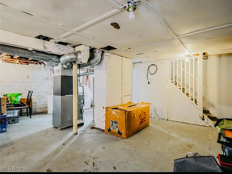 1347 Fry Ave — Photo 32