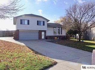2303 Willow Cir, Bellevue, NE 68123