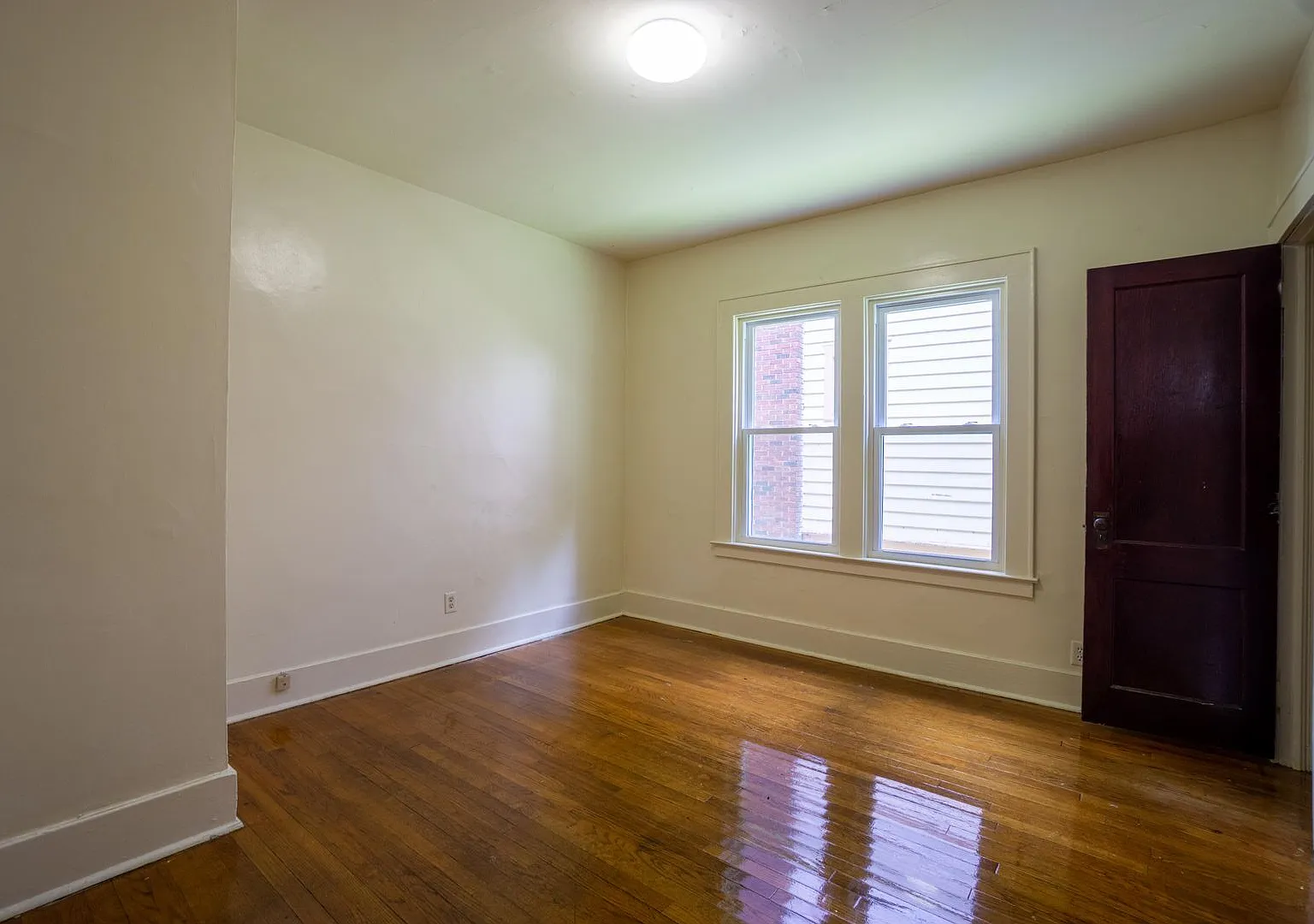 716 Euclid Ave - Available 8/1/27 - Spacious First Floor Apartment Close To Campus — Photo 4