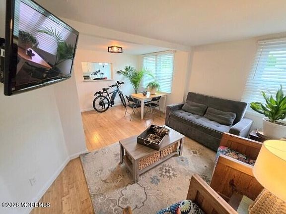 3rd image of 1014 5th Ave