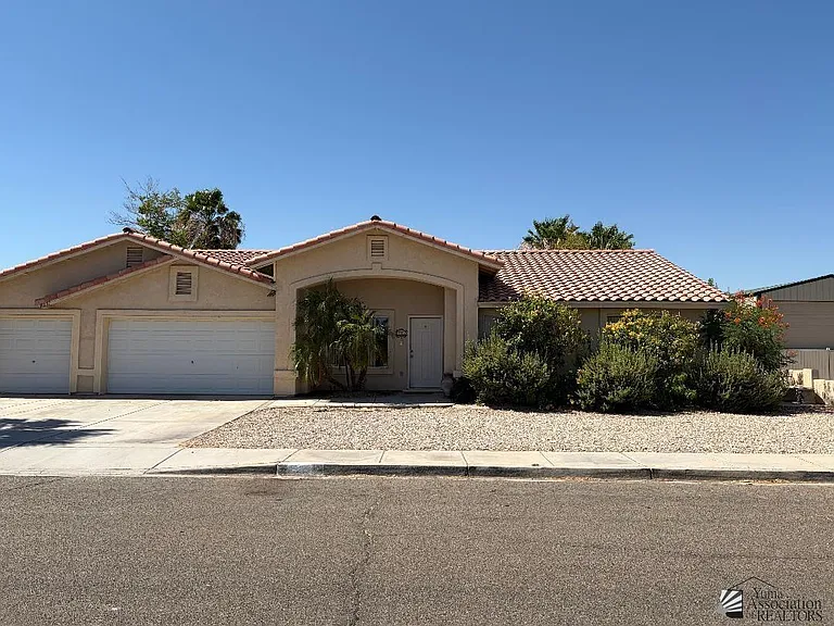 11251 E 27th Pl — Photo 2