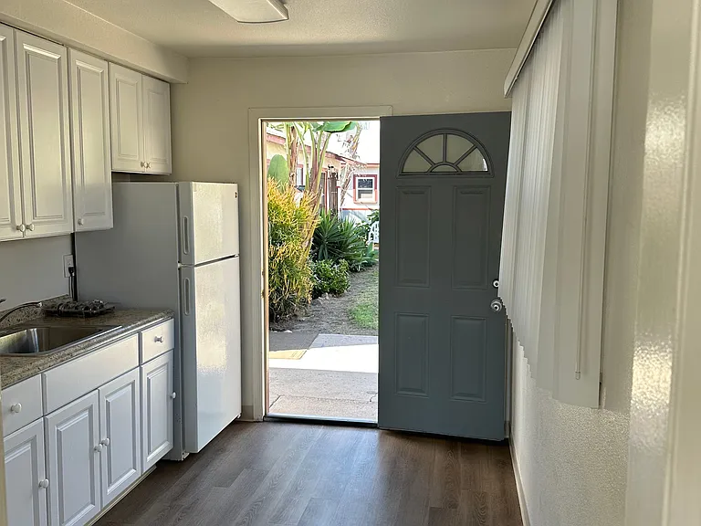 5055 1/2 Muir Ave #5055.5 — Photo 5