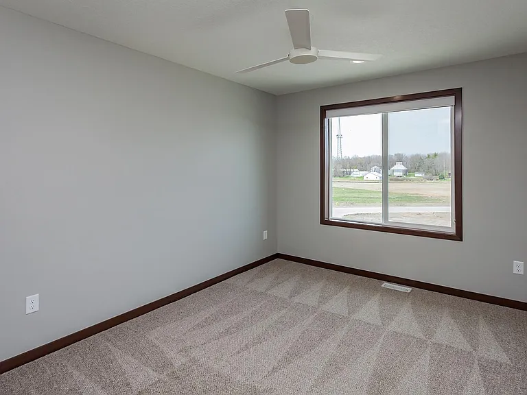 303 NW Manchester Blvd — Photo 12