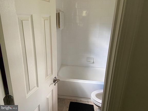 5th image of 8285 Kates Ct
