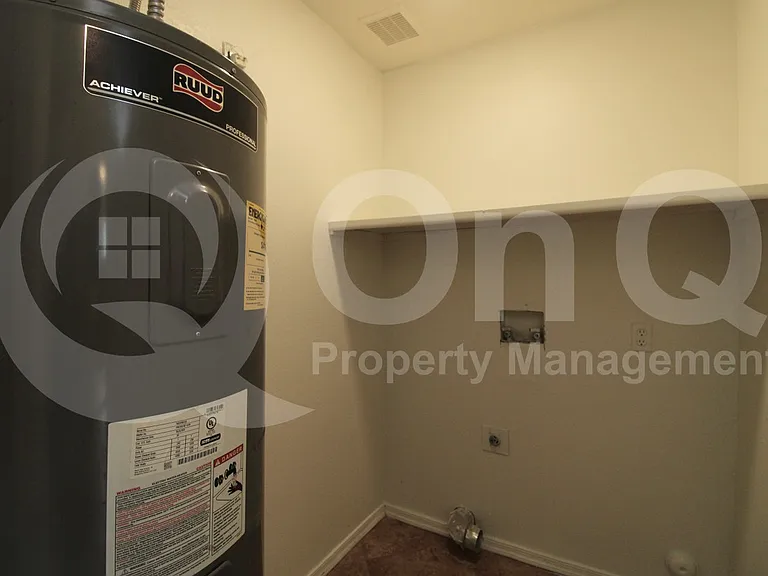 144 W Lincoln Ave — Photo 21