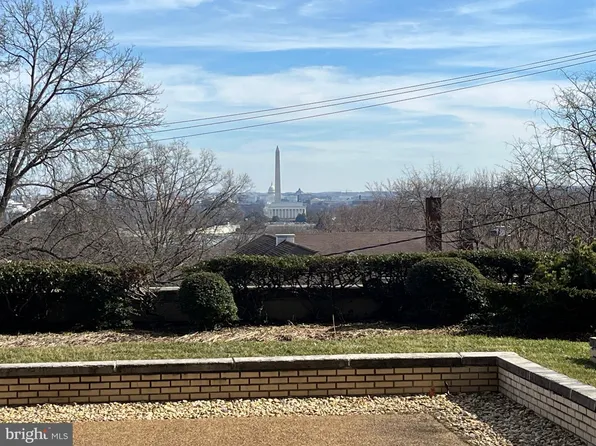 1200 N Nash St APT 135, Arlington, VA 22209