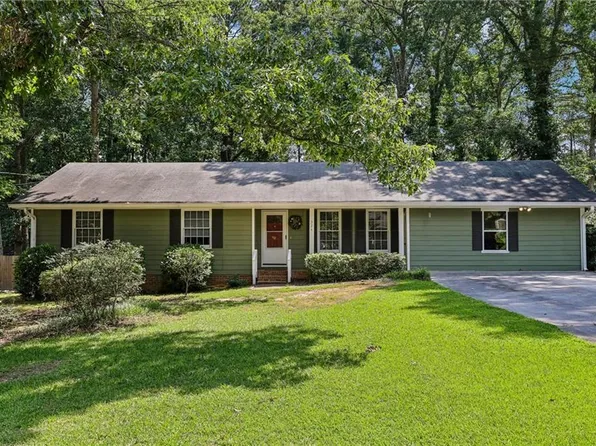 324 Zion Wood Rd, Loganville, GA 30052