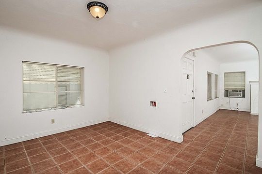 4th image of 831 Central Ave