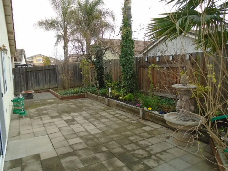2378 Roualt St — Photo 22