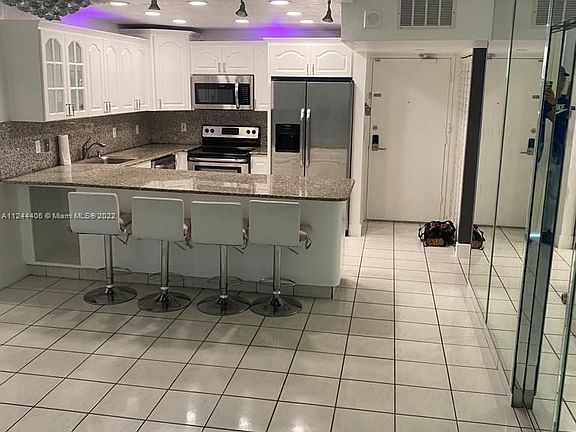 5th image of 401 Ocean Dr APT 1021