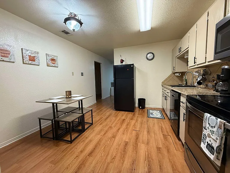 1008 Circle M Dr #D — Photo 11