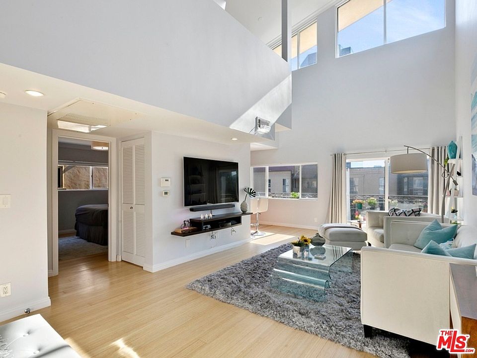 1st image of 1154 S Barrington Ave APT 302