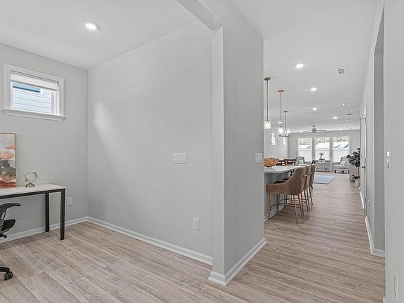 5th image of 1518 Hornbeam Rd
