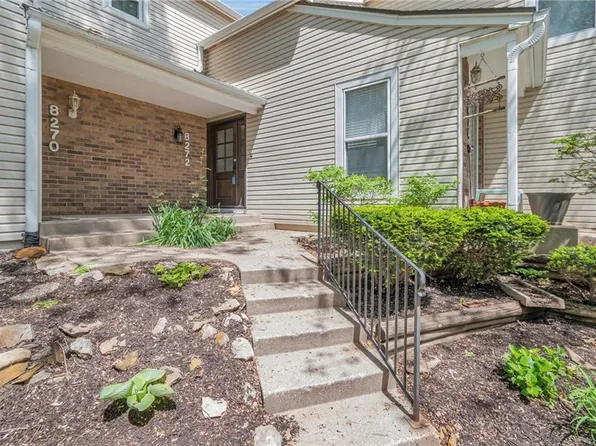 8272 NW Barrybrooke Dr, Kansas City, MO 64151