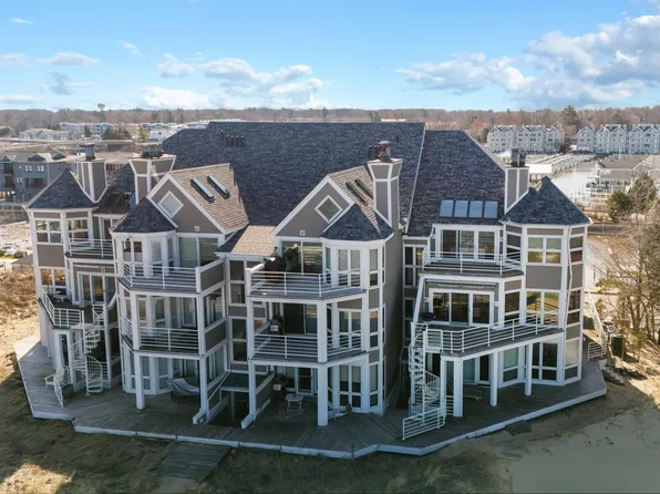 330 Lake Dr Suite 23, New Buffalo, MI 49117