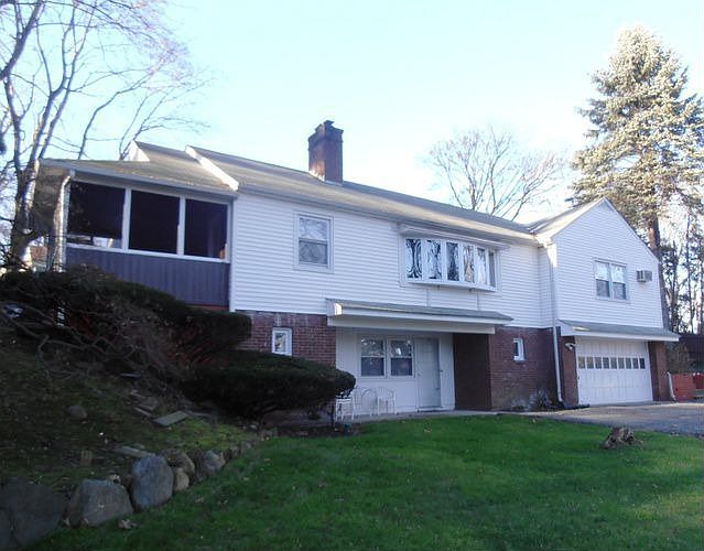 2nd image of 60 Edgepark Rd