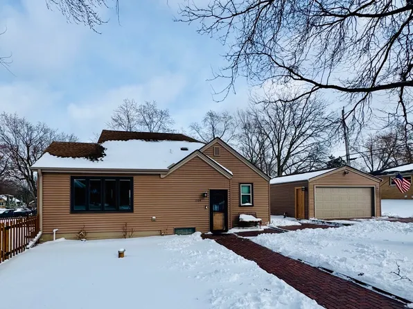 1704 S Berlin Ave, New Berlin, WI 53151