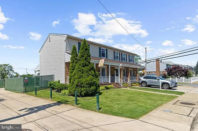 1268 Delbert Ave — Photo 3