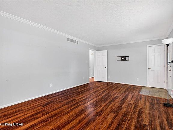5th image of 388 Knobview Dr