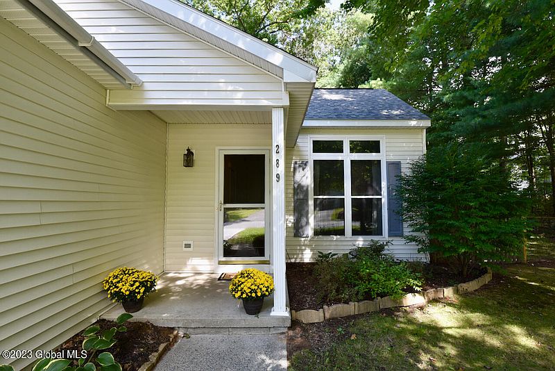 4th image of 289 Meadowlark Drive