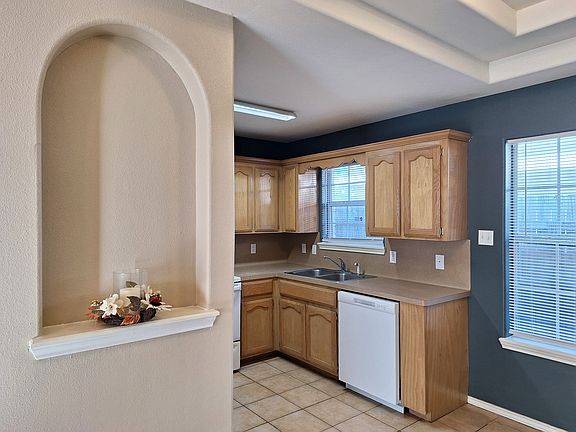 4th image of 2502 Cervantes Ave APT 2