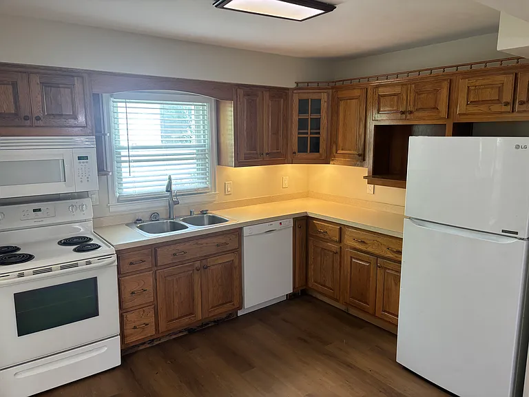 212 Zandale Dr — Photo 6