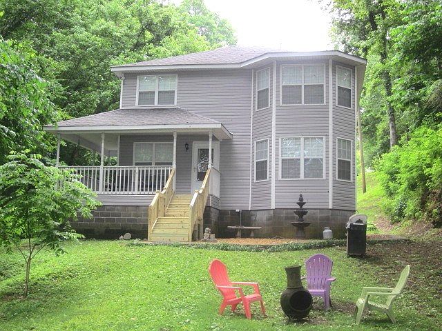 1st image of 862 Bluff Dr