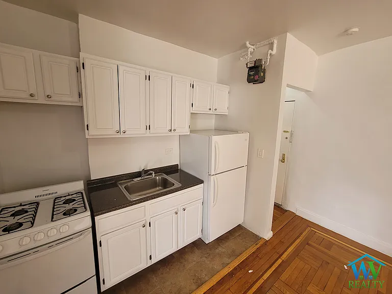 3230 Steuben Ave #1C — Photo 3