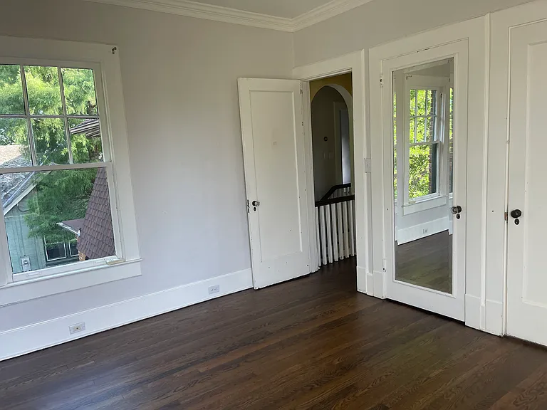 1124 N Spring St — Photo 36