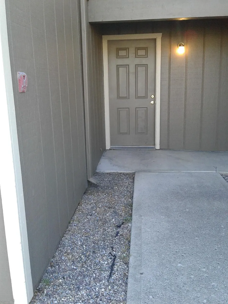 Building Photo - 114 W Adams Ave #8