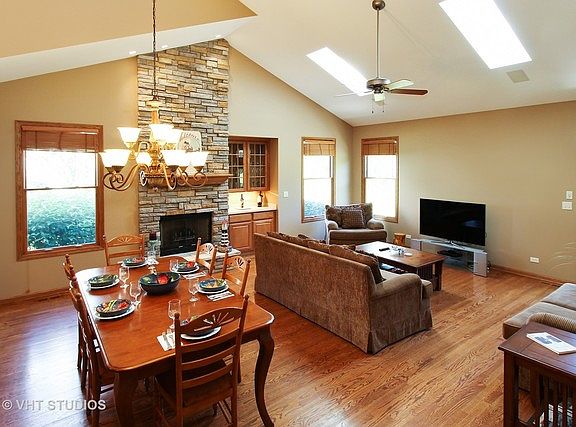 2nd image of 1024 Inverness Dr