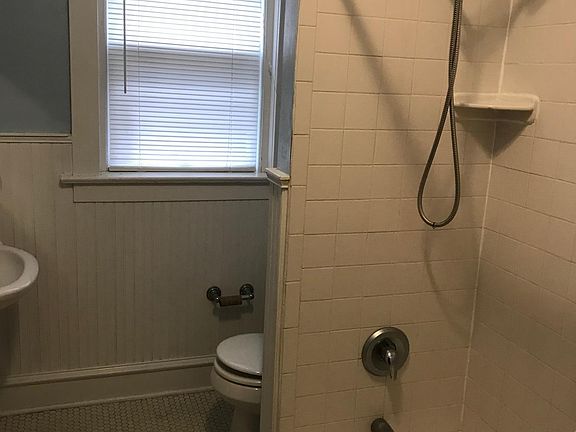 4th image of 3930 Campbell St