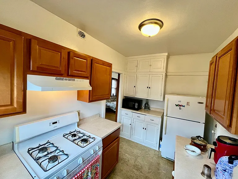 4422 N Oakland Ave — Photo 3