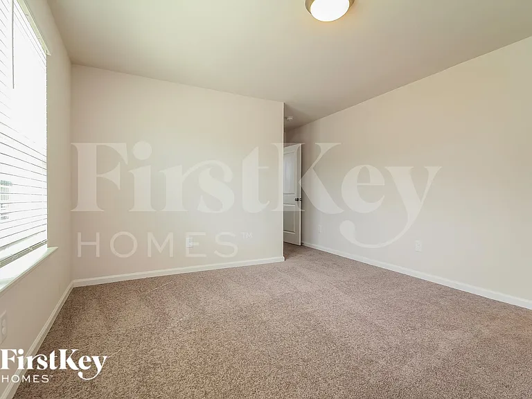 304 Ashborne Ln — Photo 12