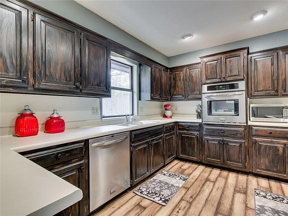 3rd image of 3112 Crown Feathers Dr