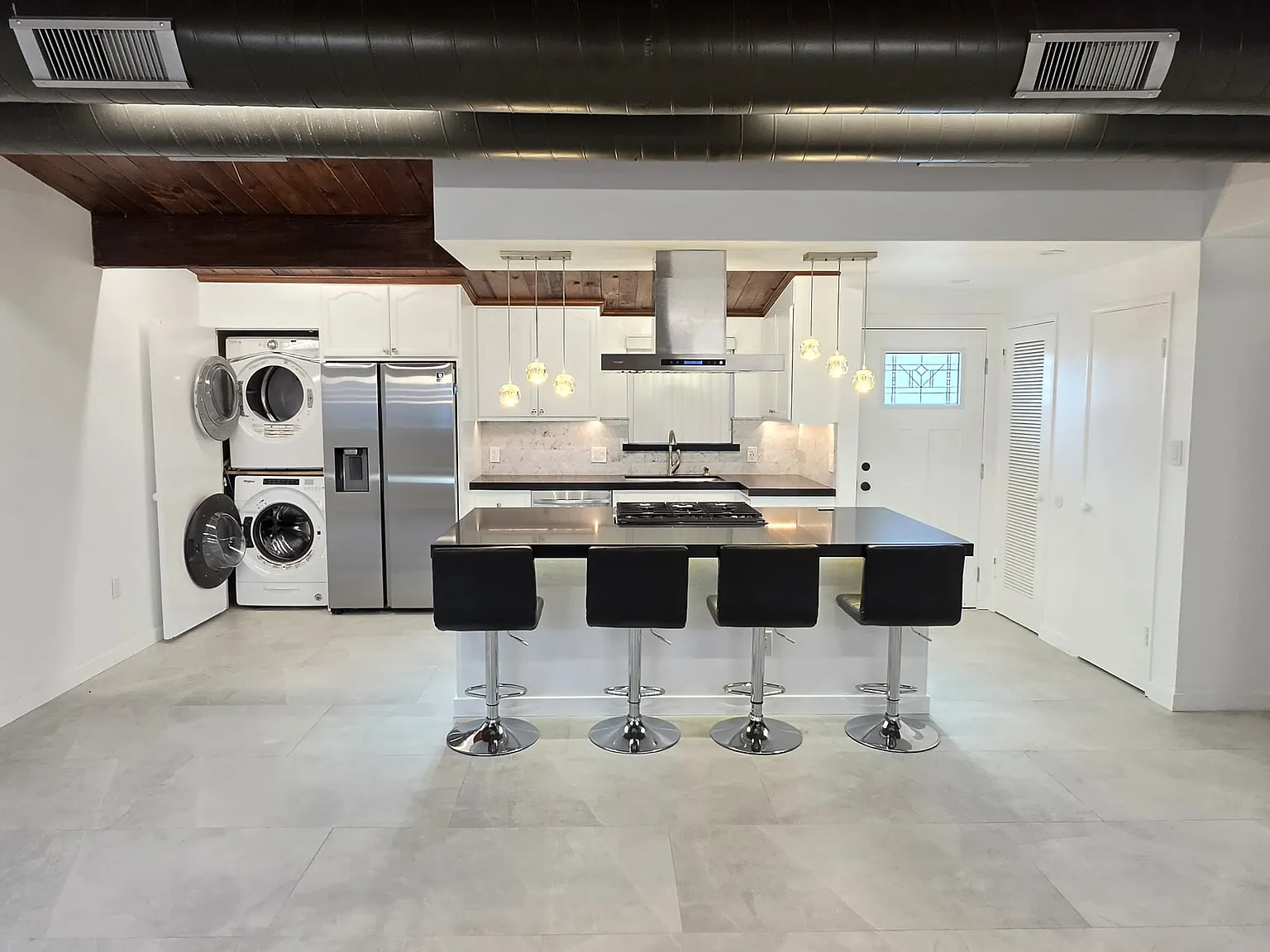 2 bed, 1000 sqft, $3,295 — Photo 4