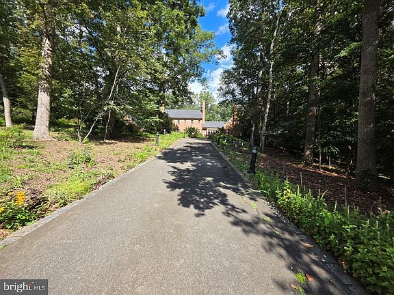 3rd image of 19 Piney Glen Ct