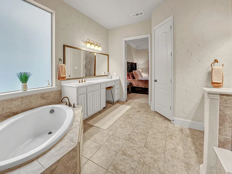 5048 Exposition Way — Photo 18