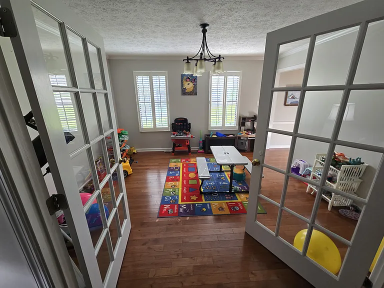 9409 Continental Dr — Photo 19