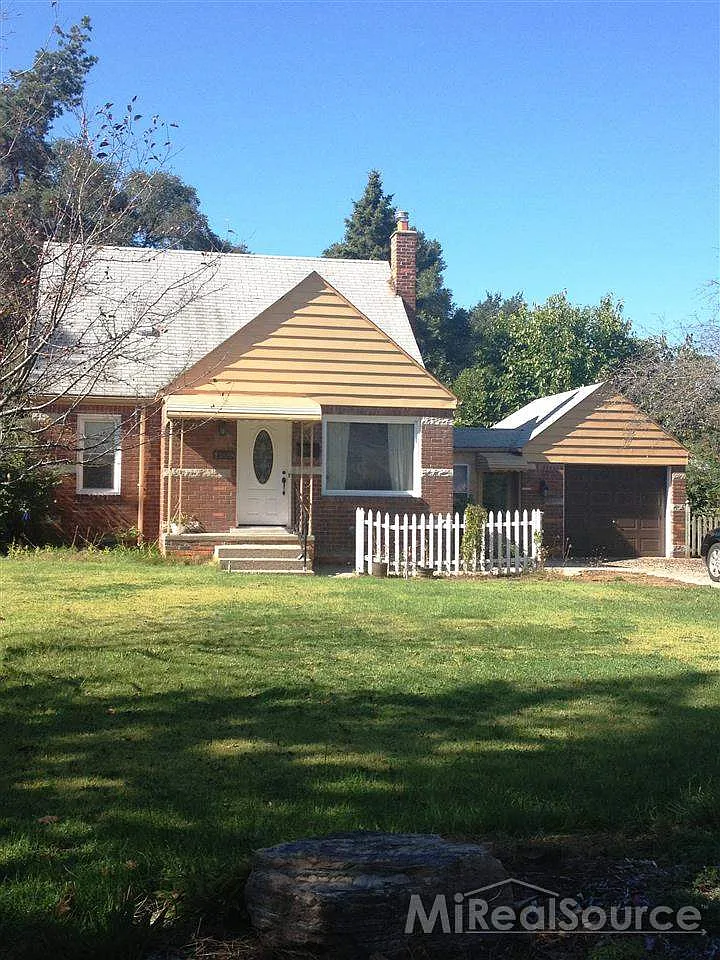 1209 Pinecrest Dr photo 1