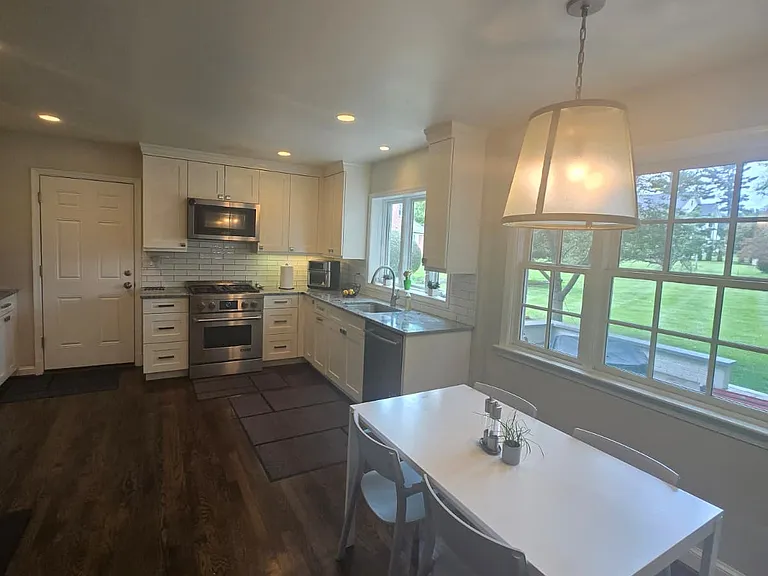 6720 Newbold Dr — Photo 5