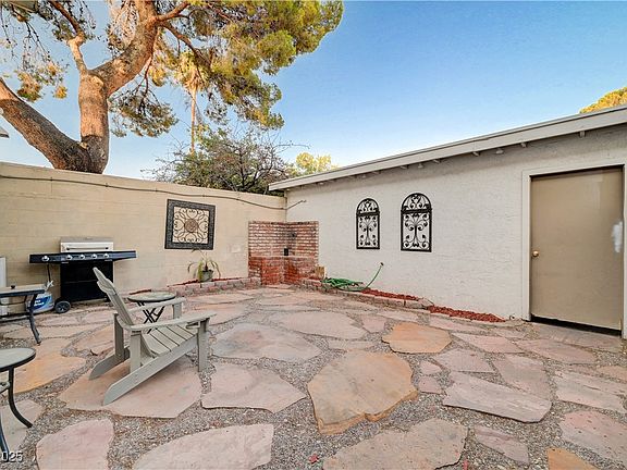 5th image of 565 Greenbriar Townhouse Way