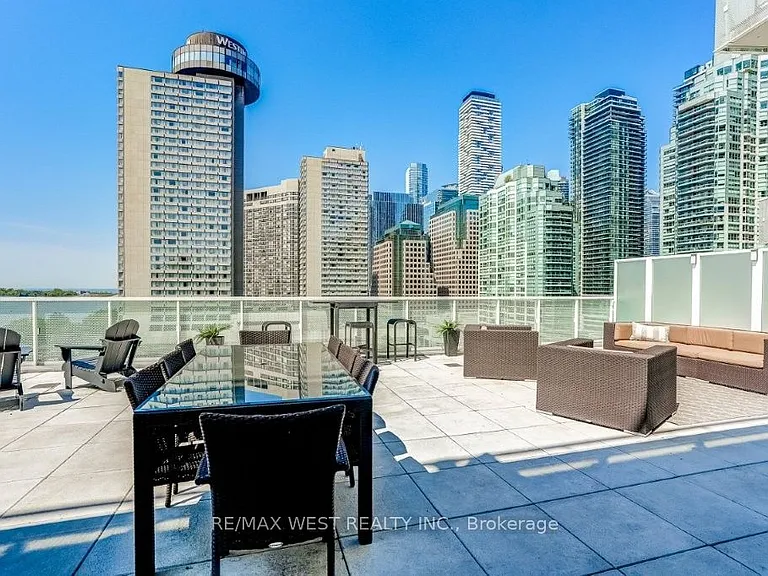 15 Queens Quay E #1006 — Photo 24