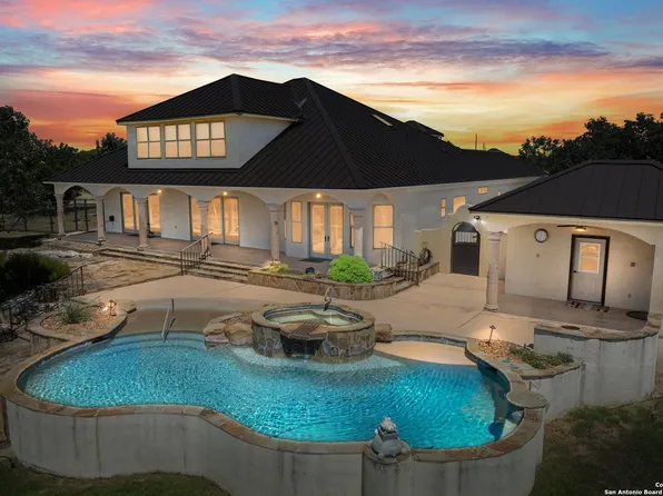 510 S Christian Drive, Kerrville, TX 78028