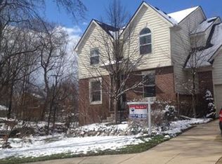 1511 Walnut Run Ct, Walled Lake, MI