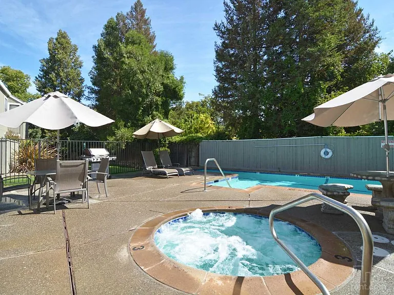 Eastlake Apartments — Photo 81