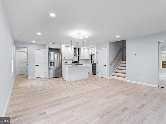 5th image of 11046 Ferndale St