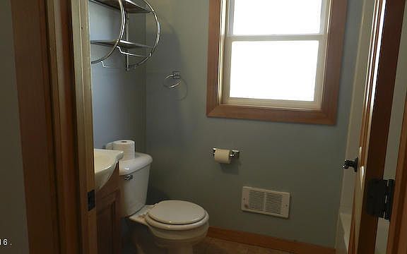 4th image of 326 N Ferry St