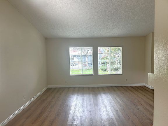 4th image of 2320 Songbird Ln