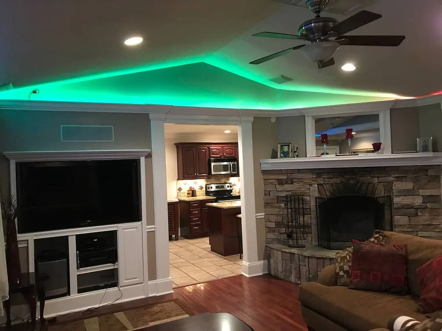3 bed, 2.0 bath, $4,104 — Photo 4
